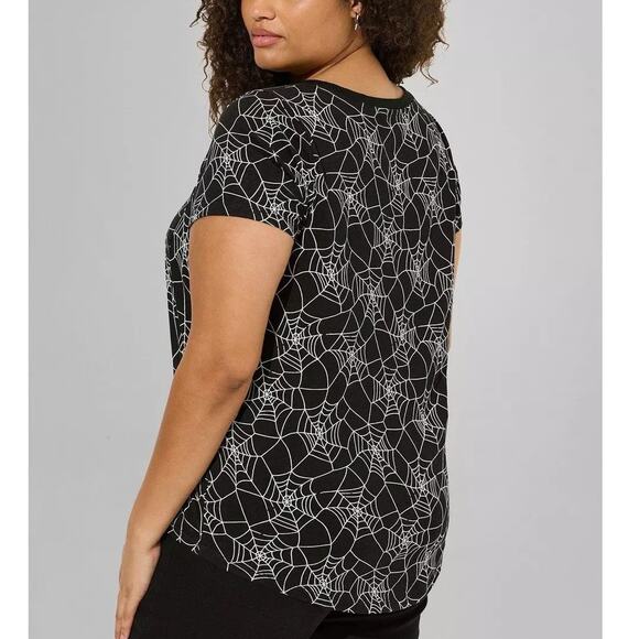Torrid 2 (2X) Spiderweb Tattoo Heritage Slub V Neck Pocket T Shirt Punk Gothic - Picture 3 of 3